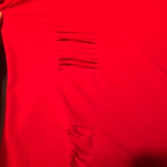 Red slick material - Picture 4 of 4